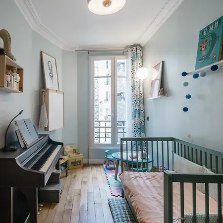Superb In Perfect Condition Bright And Clear Appartement Parijs